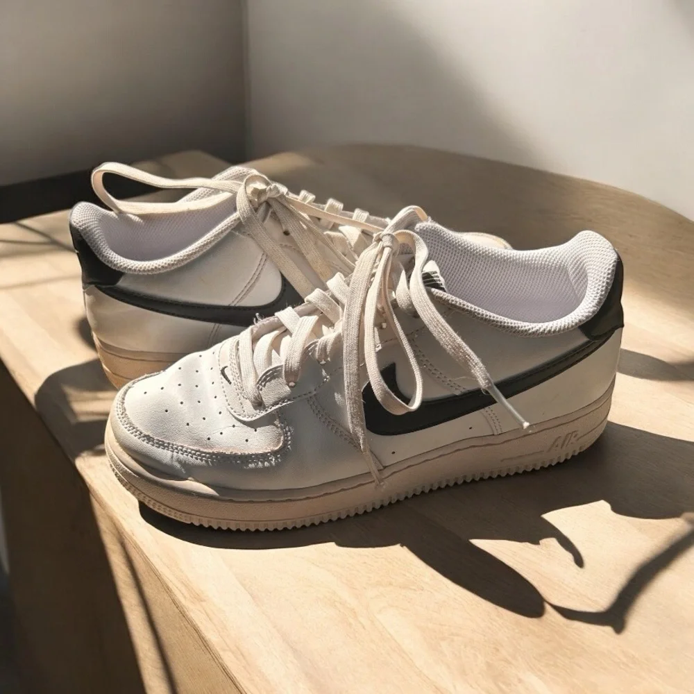 Nike Air Force 1 white and black youth sneakers sz 6.5Y Euc